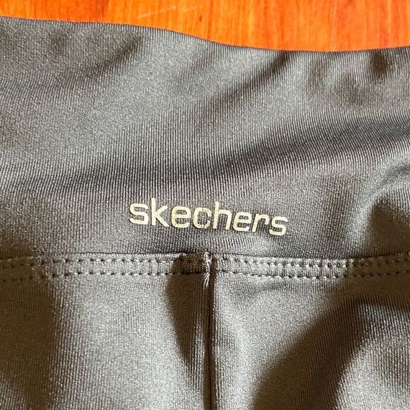 Sketchers athletic leggings.  Size medium capris. - Picture 6 of 10
